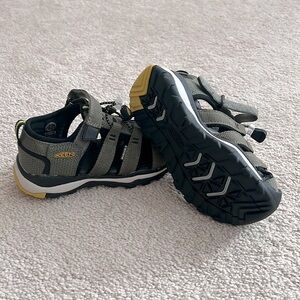 Boys Keen Sandals Size 11